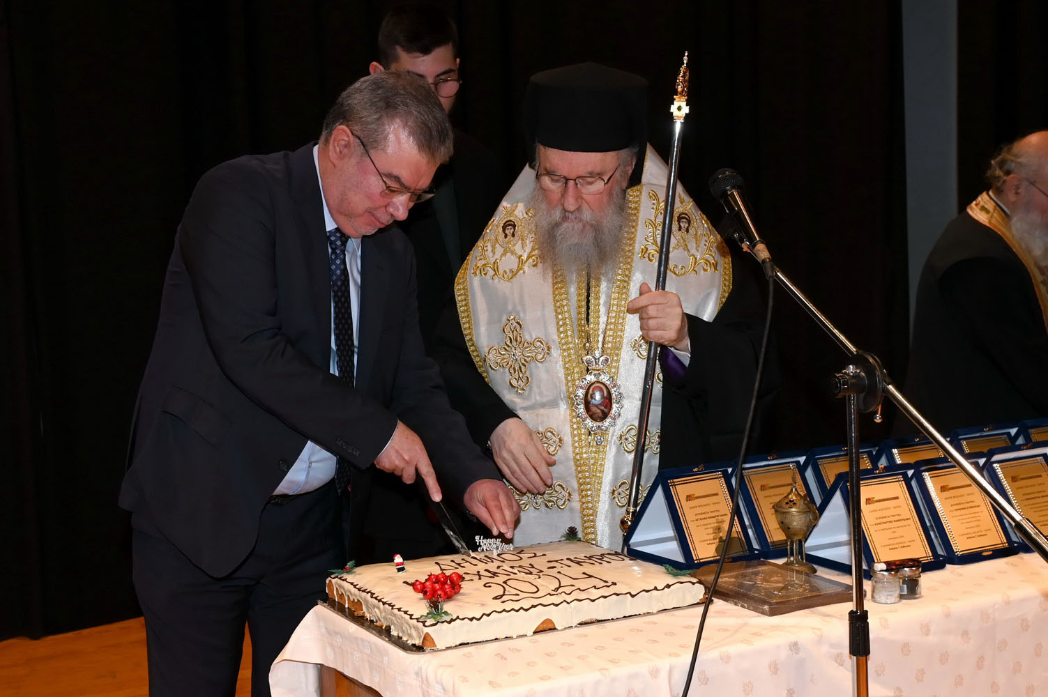 O Δήμος Μοσχάτου-Ταύρου έκοψε την πρωτοχρονιάτικη πίτα του 