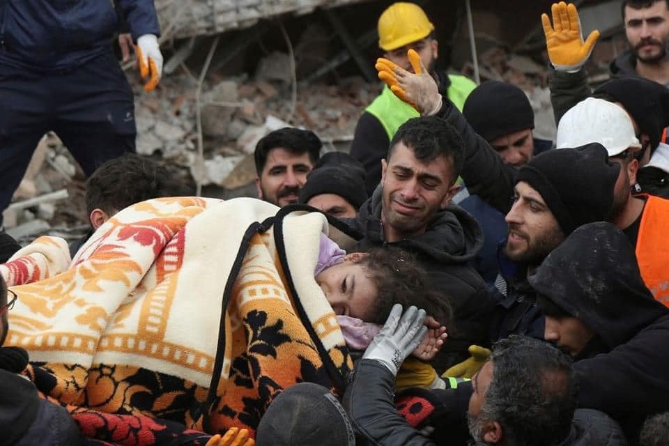 Συνεχίζεται με επικαιροποιημένη λίστα ειδών η συγκέντρωση βοήθειας για τη Συρία και την Τουρκία