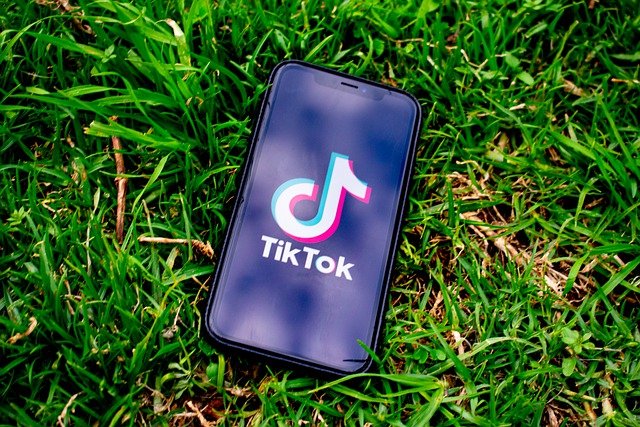 Tik-Tok : η φρενίτιδα της νέας γενιάς