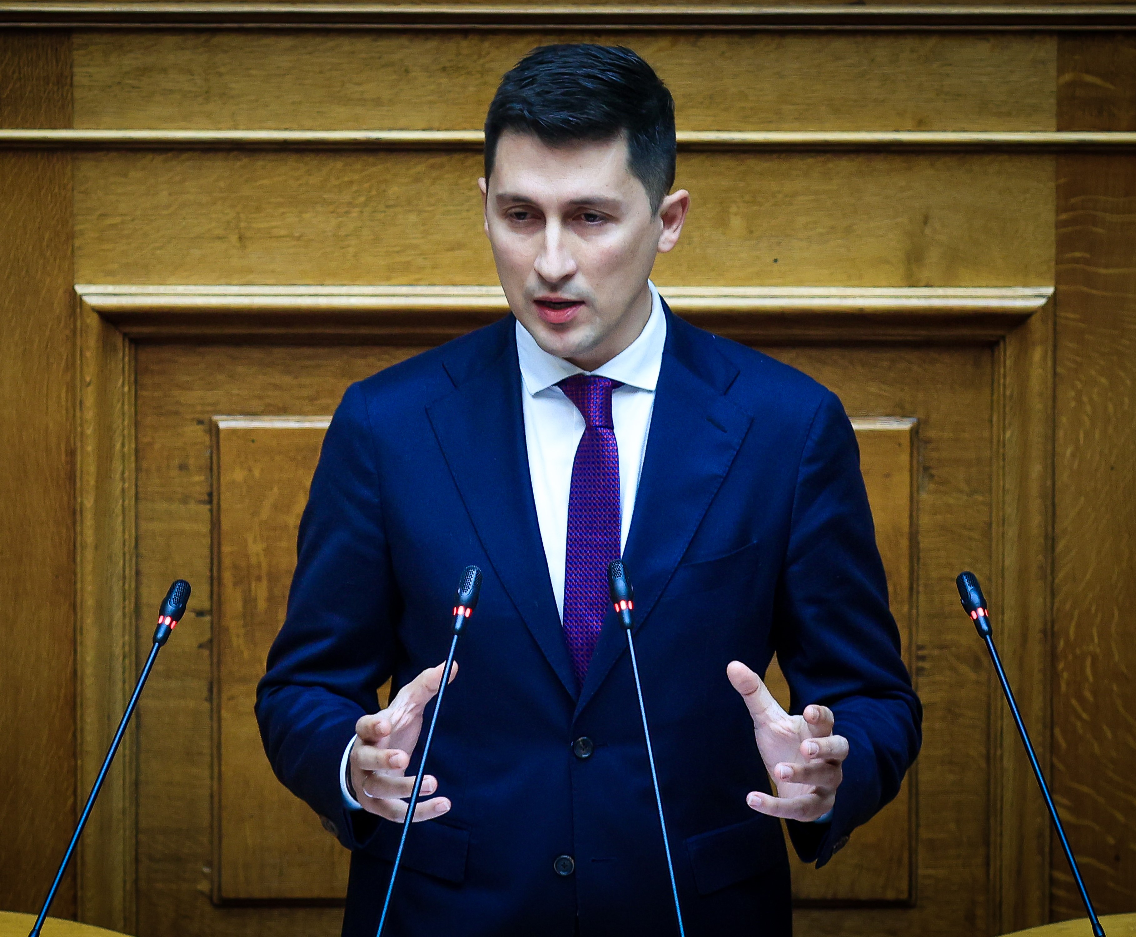 Στη Βουλή φέρνει ο Π. Χρηστίδης το πρόβλημα των καθυστερήσεων στην αδειοδότηση πολιτών τρίτων χωρών 