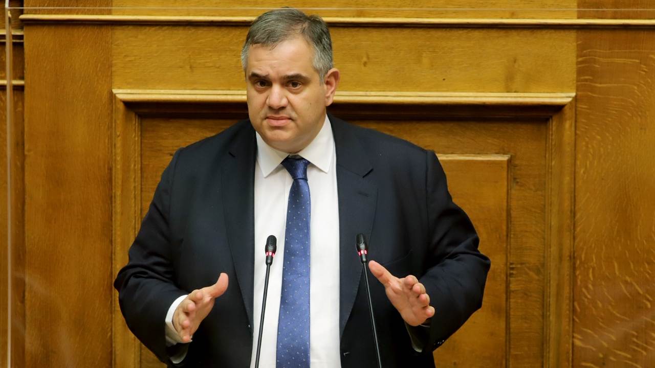 Την ενίσχυση της στελέχωσης της ΔΟΥ και του ΕΦΚΑ Γλυφάδας ζητάει ο βουλευτής Βασίλης Σπανάκης