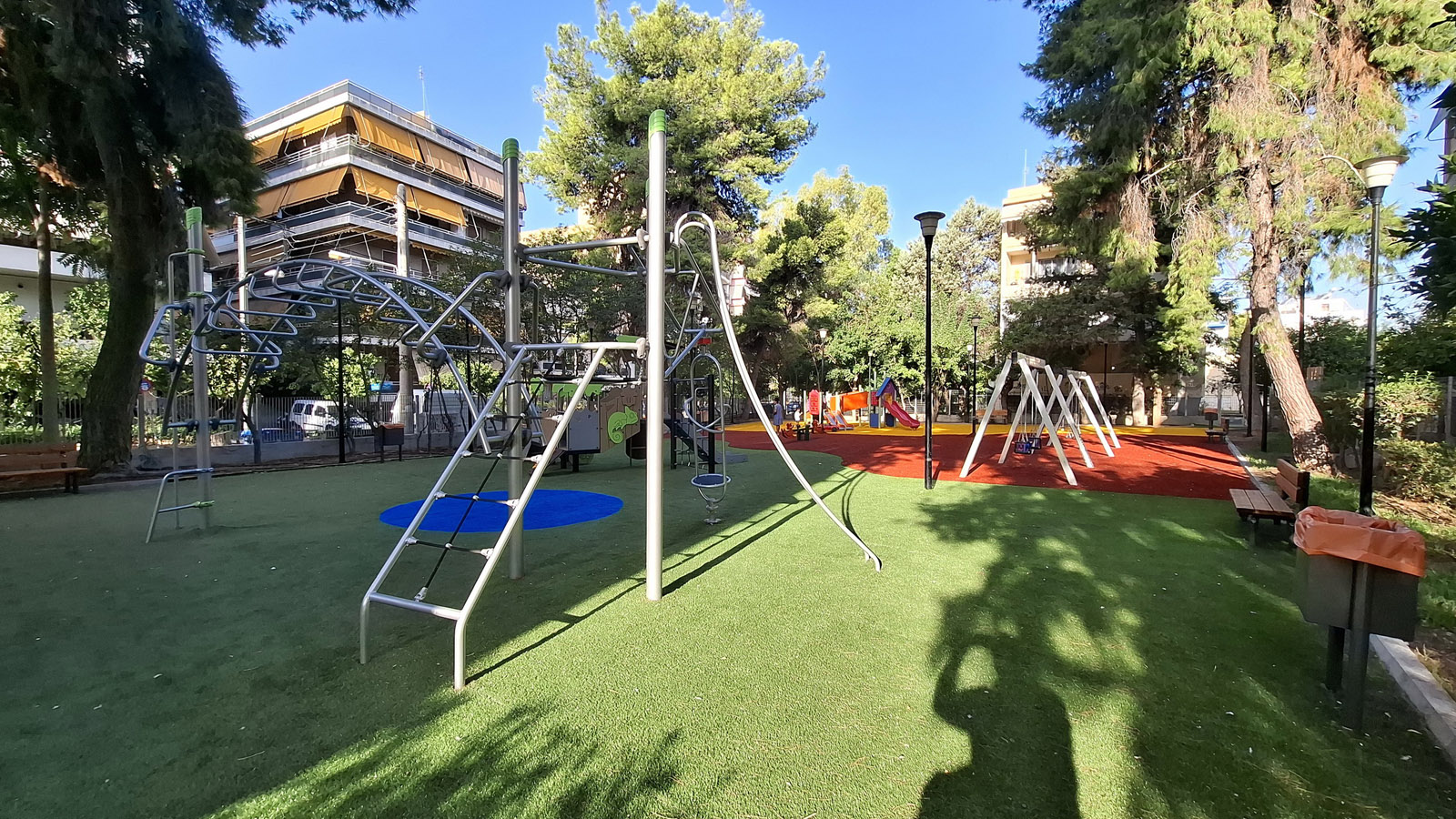 Νέα, σύγχρονη και ασφαλής παιδική χαρά στον Ταύρο