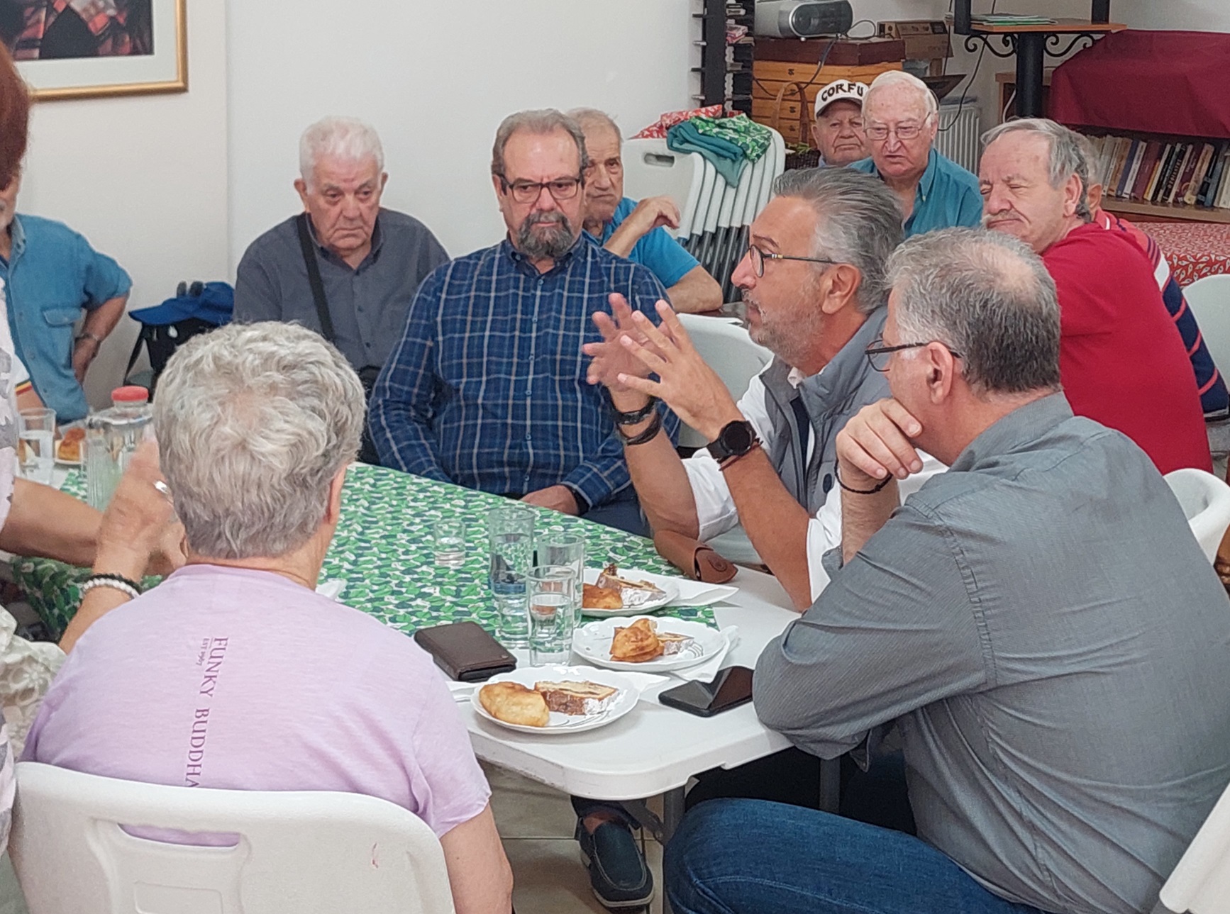 Επίσκεψη του Δημάρχου Αγίου Δημητρίου στο 5ο ΚΑΠΗ με αφορμή την Παγκόσμια Ημέρα Τρίτης Ηλικίας 