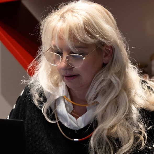 Ελίνα Βατικιώτη: Η Σελήνη που κρύβουμε μέσα μας και ο «Μίτος» που μας οδηγεί στο 2026